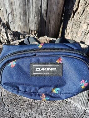 Dakine MINI TROPICAL  Navy Floral Waist Hip Fanny Pack Outdoor Water Repellent
